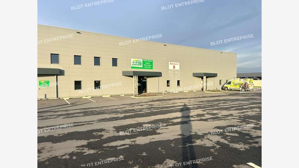 A louer bâtiment neuf 1200m² à Bain-de-Bretagne