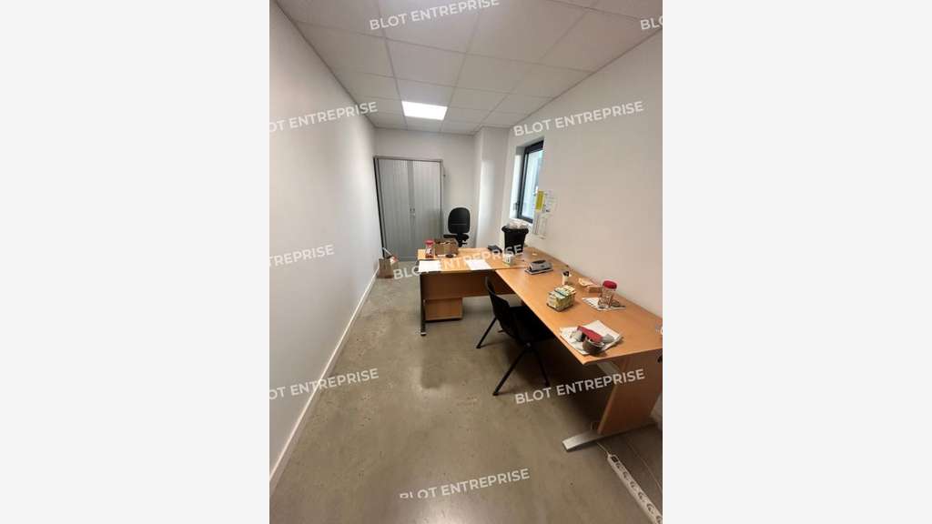 A louer bâtiment neuf 1200m² à Bain-de-Bretagne