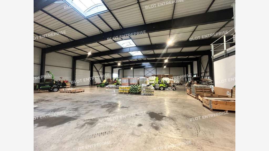 A louer bâtiment neuf 1200m² à Bain-de-Bretagne