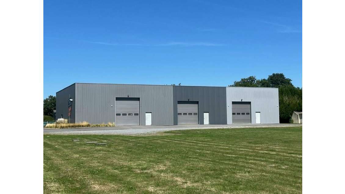 A louer local d'activités 120m² à Bains-sur-Oust