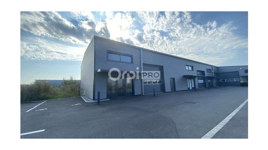 A louer entrepôt avec bureau 250m² à Baldersheim