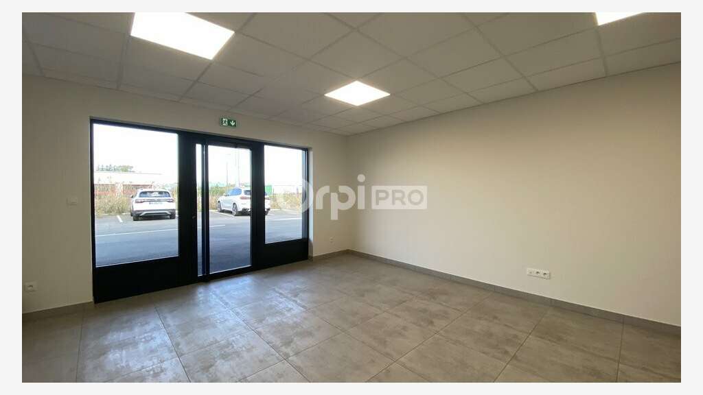 A louer entrepôt avec bureau 250m² à Baldersheim
