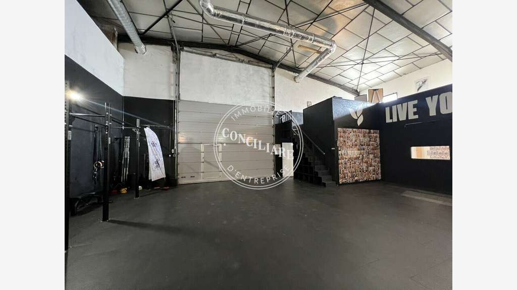 Entrepôt bureau de 200m² à louer à Balma Gramont
