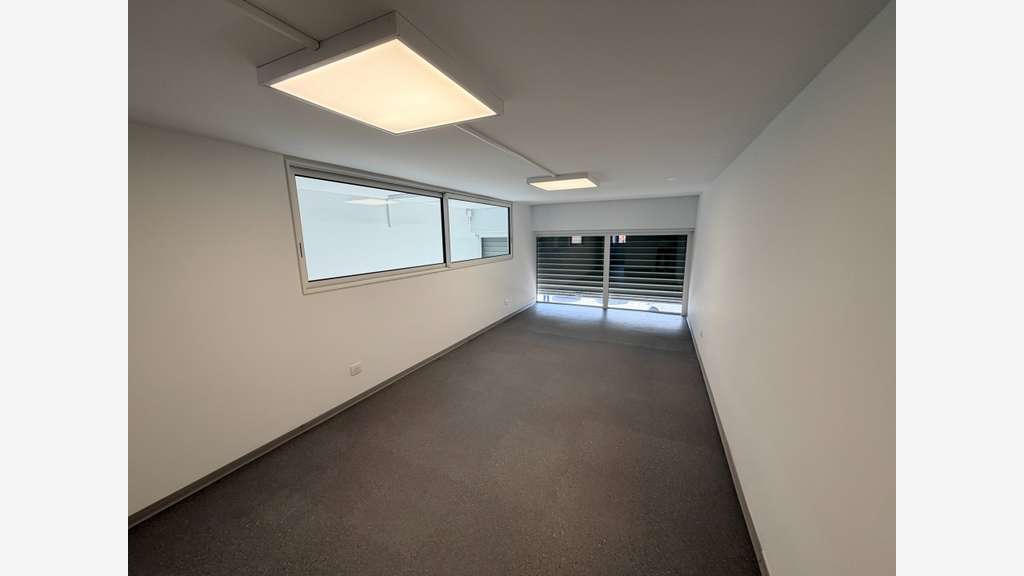 Loue local d'activité 90m² sur 2 niveaux à Bandol