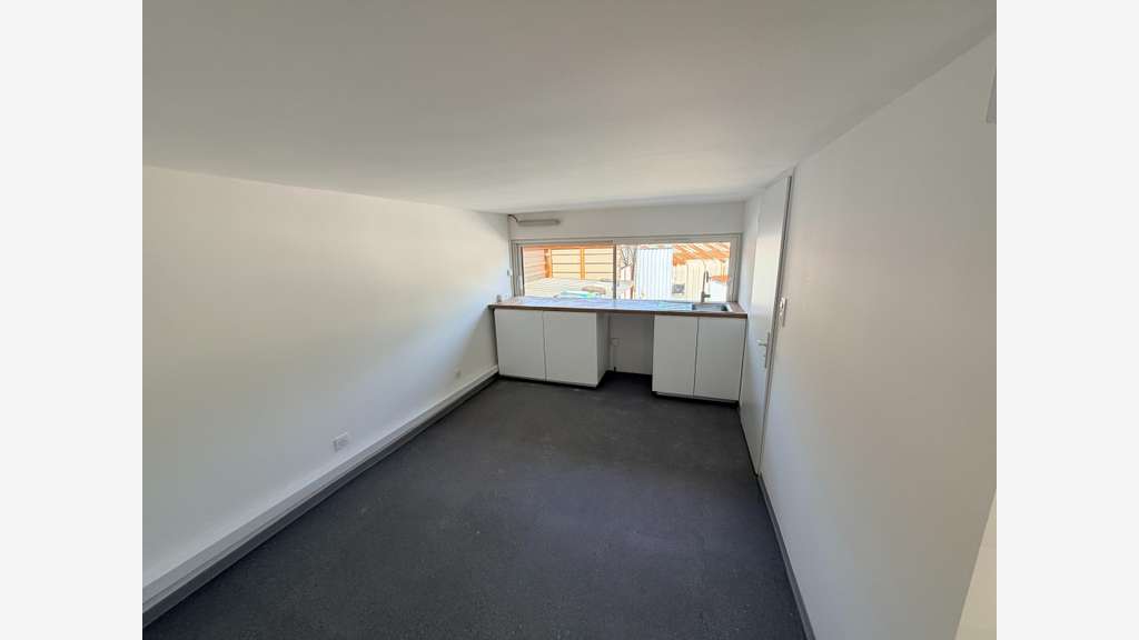 Loue local d'activité 90m² sur 2 niveaux à Bandol
