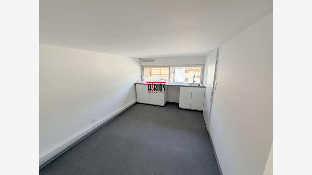 LOCAL D'ACTIVITÉ 90 M²