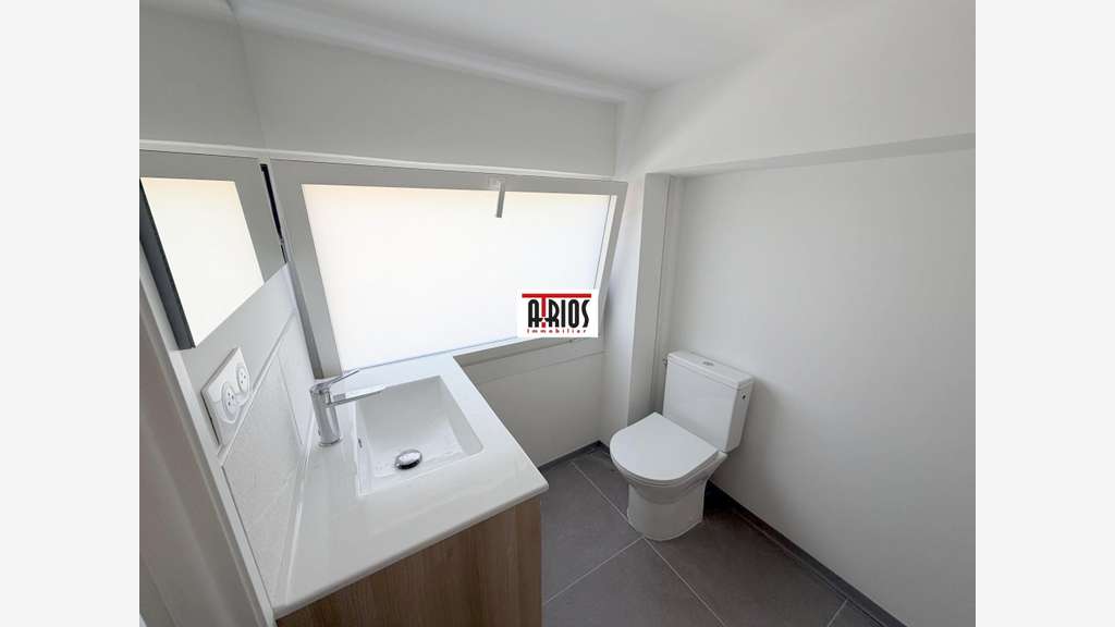 A louer local d'activité 90m² sur 2 niveaux Bandol
