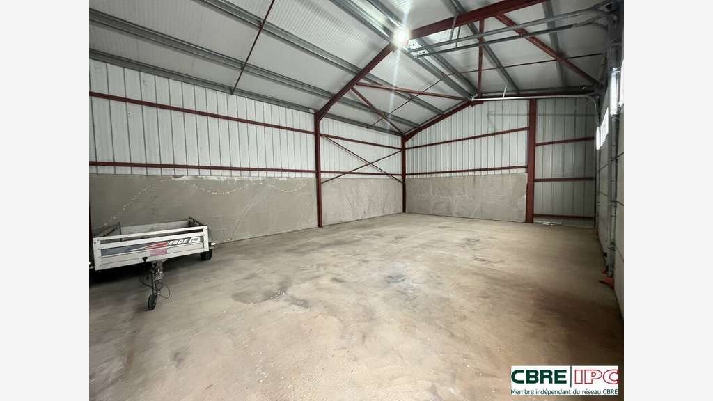 Location entrepôt neuf 96m² à Bardos