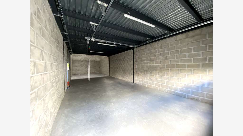 A louer local 160m² neuf Basse-Goulaine empl idéal