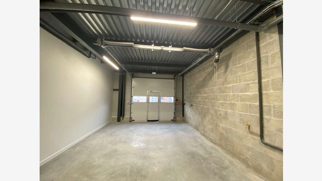 A louer local d'activité neuf 90m² Basse Goulaine