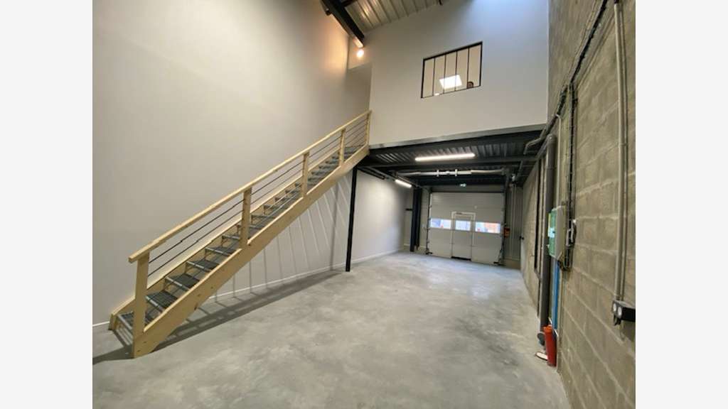 A louer local d'activité neuf 90m² Basse Goulaine