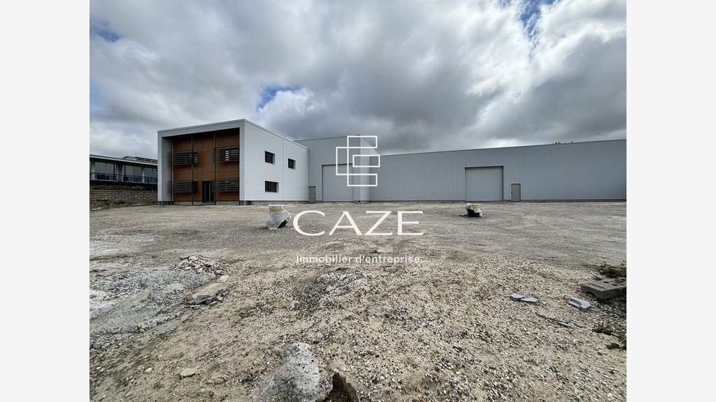 Bâtiment indépendant 1050m² à louer ZA de Bassens