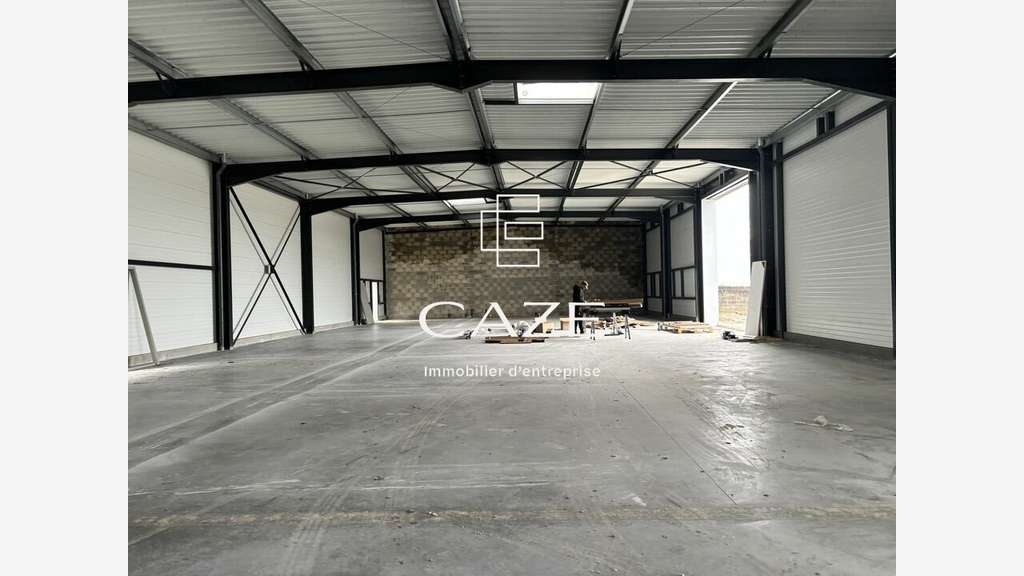 Bâtiment indépendant 1050m² à louer ZA de Bassens