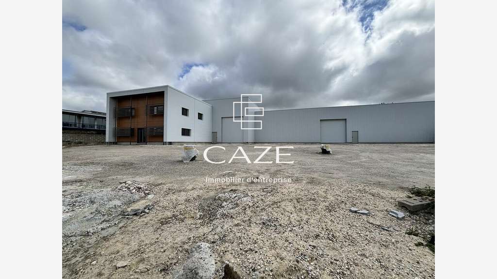 Bâtiment indépendant 1050m² à louer ZA de Bassens