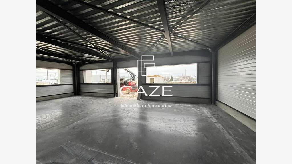 Bâtiment indépendant 1050m² à louer ZA de Bassens