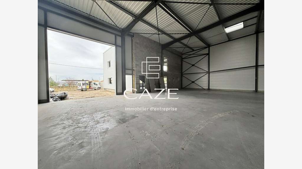 Bâtiment indépendant 1050m² à louer ZA de Bassens