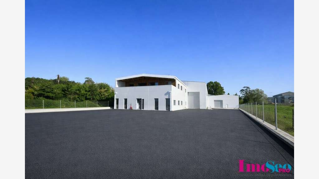 A louer entrepôt 1800m² proche port de Bassens