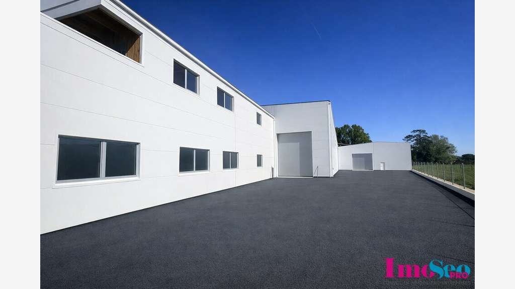 A louer entrepôt 1800m² proche port de Bassens