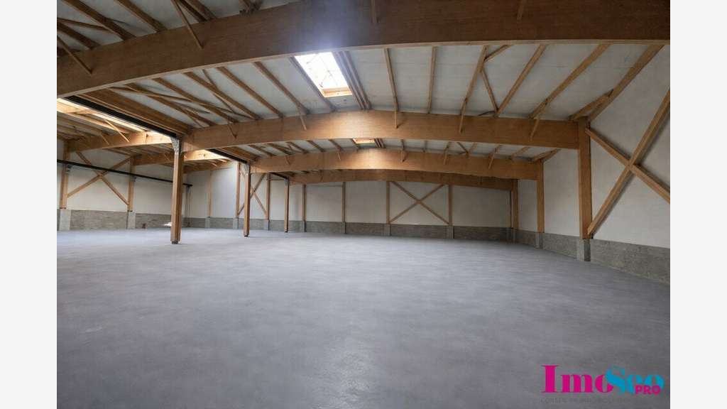 A louer entrepôt 1800m² proche port de Bassens