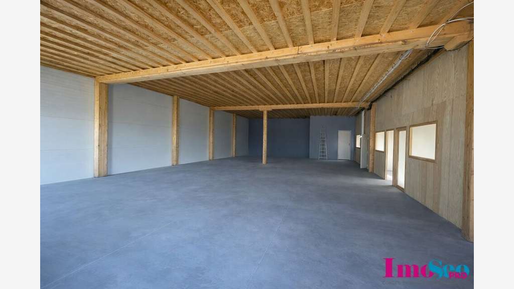 A louer entrepôt 1800m² proche port de Bassens