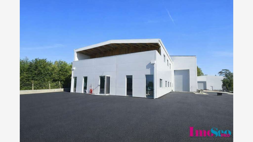 A louer entrepôt 1800m² proche port de Bassens