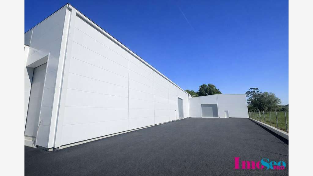 A louer entrepôt 550m² à Bassens zone sécurisée