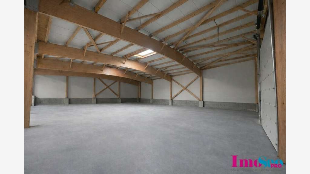 A louer entrepôt 550m² à Bassens zone sécurisée