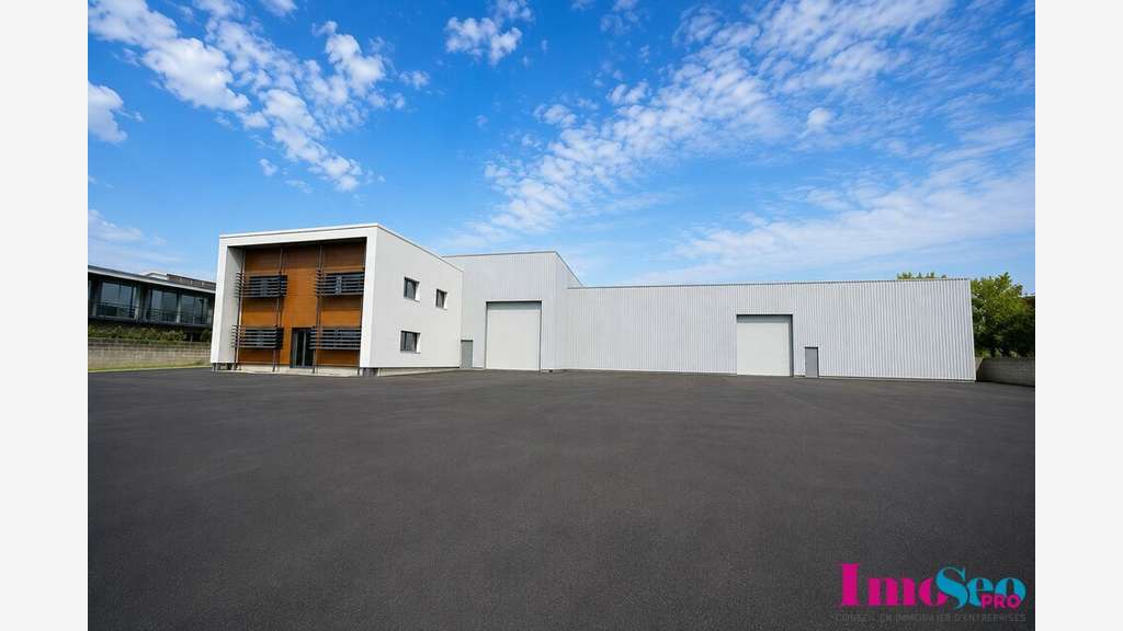 Entrepôt 1010m² à louer zone portuaire de Bassens