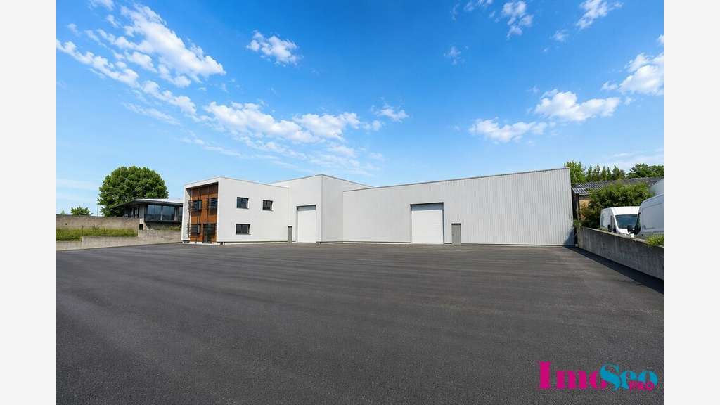 Entrepôt 1010m² à louer zone portuaire de Bassens