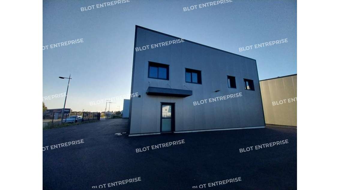 A louer local d'activités 300m² à Batz-sur-Mer