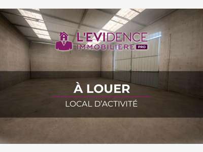 A louer,2500 eurosHT/mois, local de 140 m2(102m2