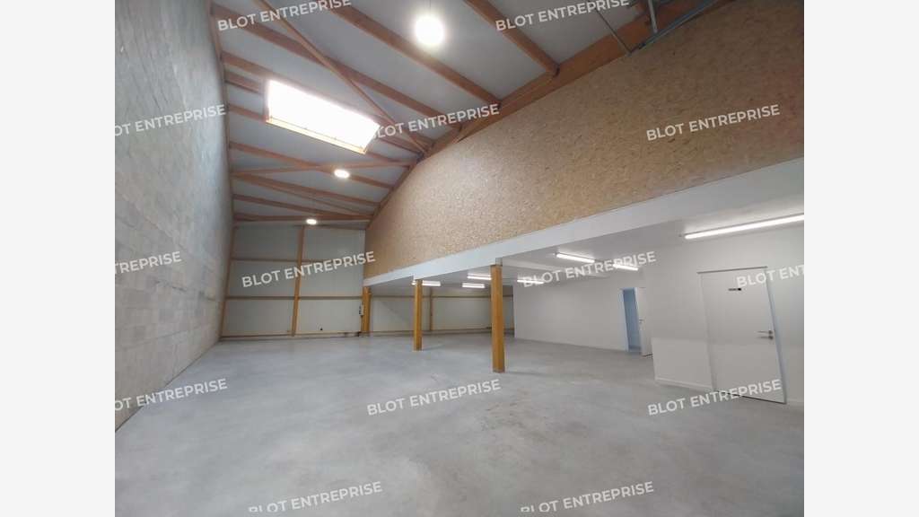 A louer local d'activités de 290m² à Batz sur Mer