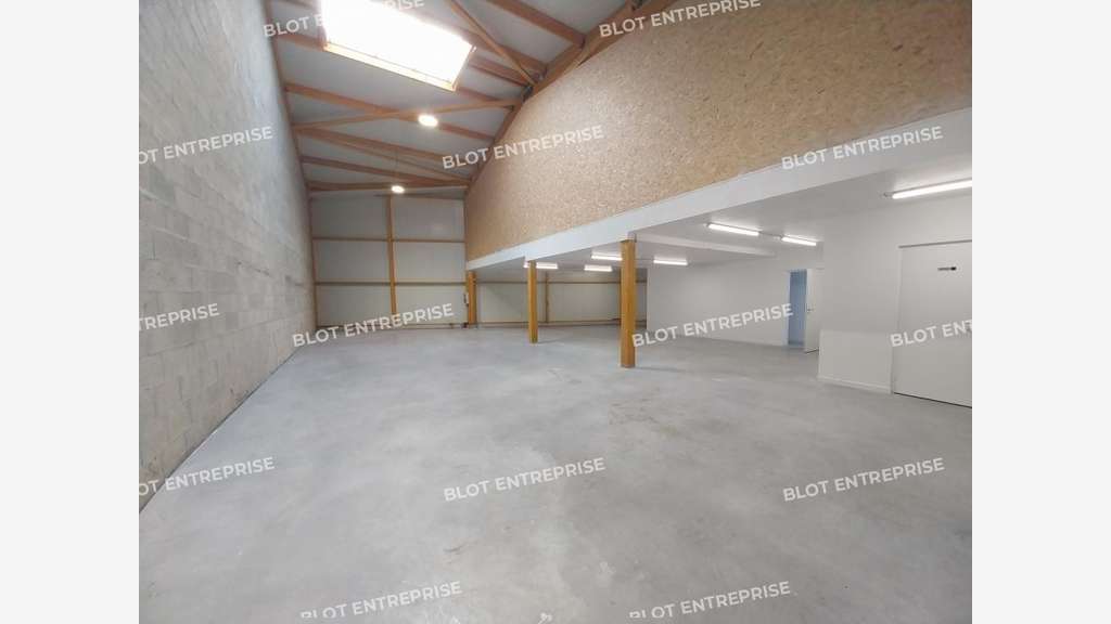 A louer local d'activités de 290m² à Batz sur Mer