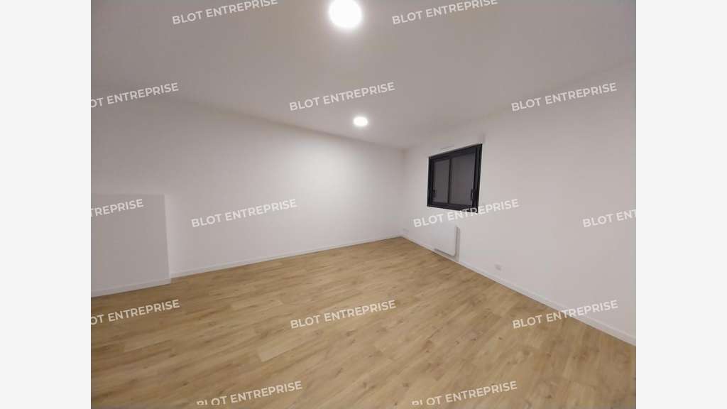 A louer local d'activités de 290m² à Batz sur Mer