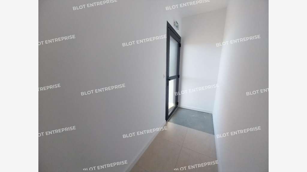 A louer local d'activités de 290m² à Batz sur Mer