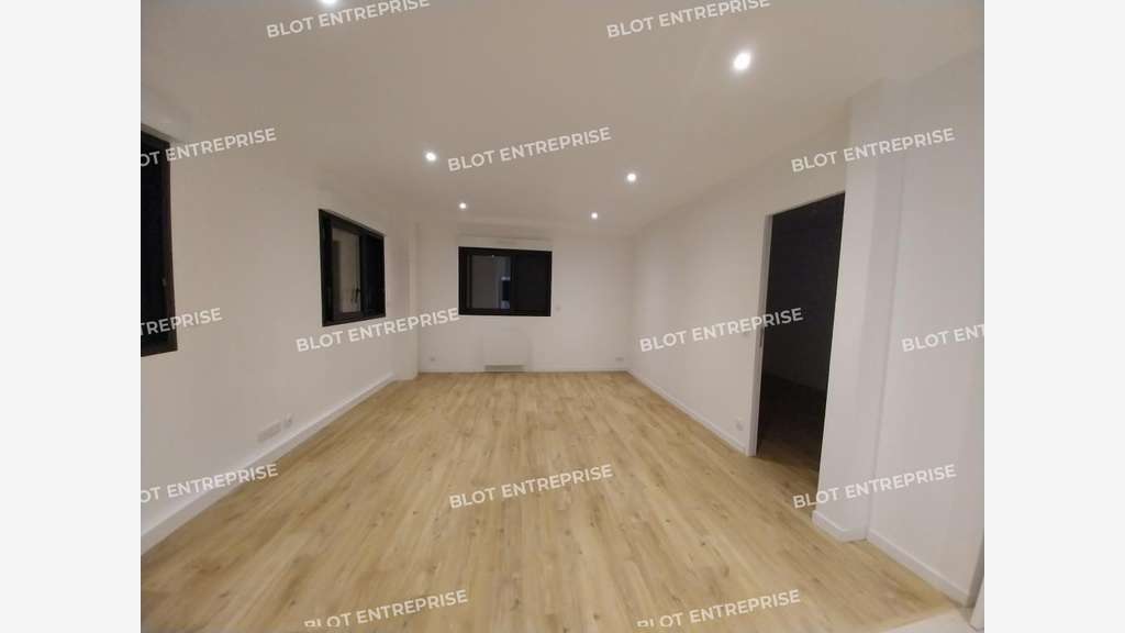A louer local d'activités de 290m² à Batz sur Mer