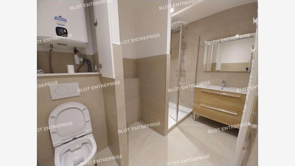 A louer local d'activités de 290m² à Batz sur Mer
