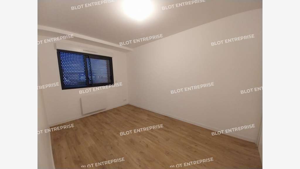 A louer local d'activités de 290m² à Batz sur Mer