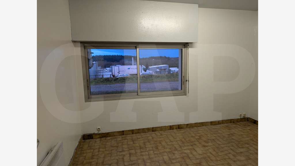 A louer bâtiment d'activités de 600m² à Baud