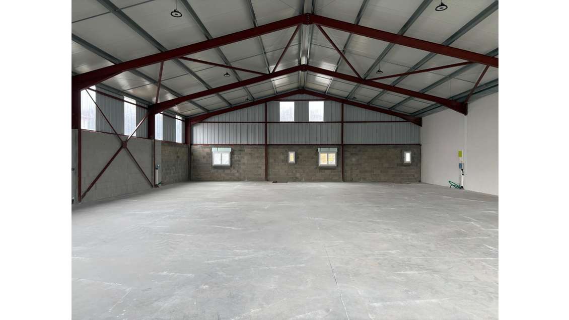 A louer entrepôt neuf 420m² proche A64 sur Bayonne