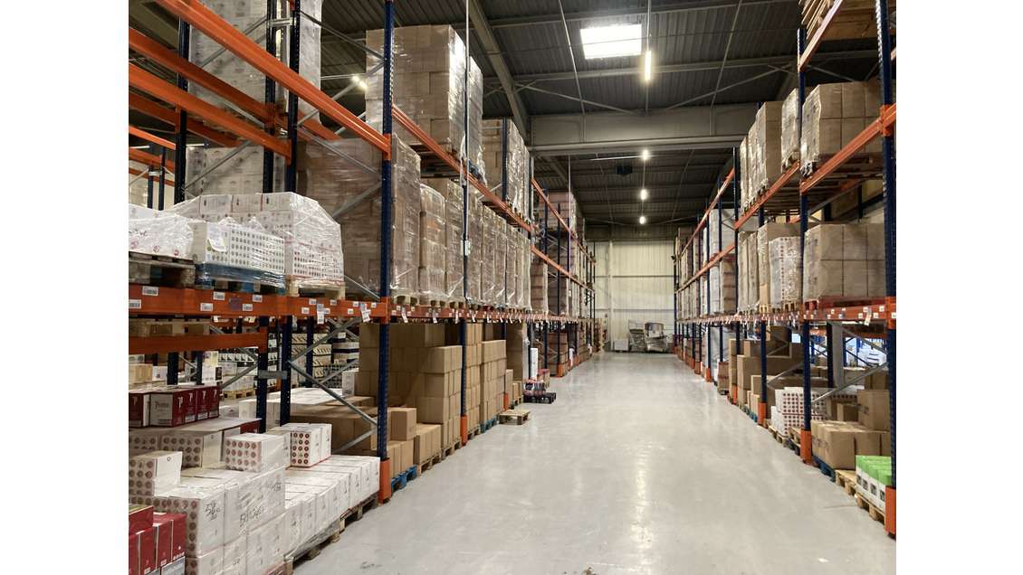 Entrepôt avec quai 1933 m² proche A63