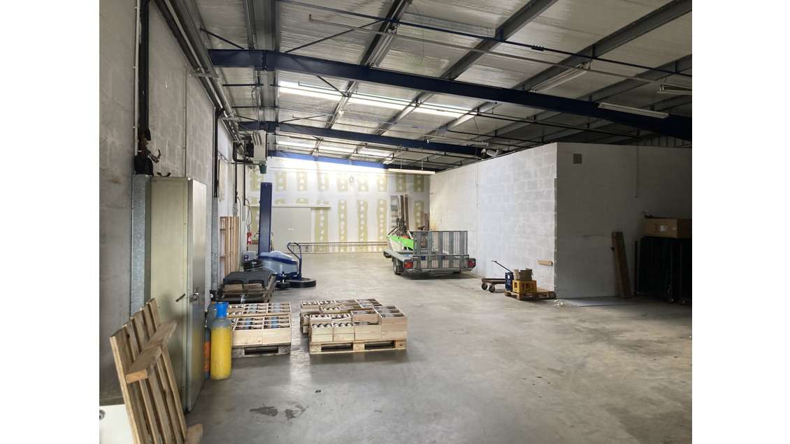 Entrepôt avec quai 660 m² proche A63