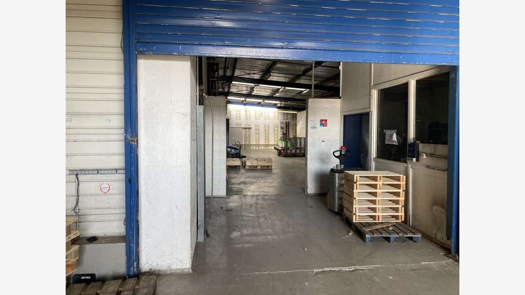 A louer entrepôt 660m² proche A63 à Bayonne