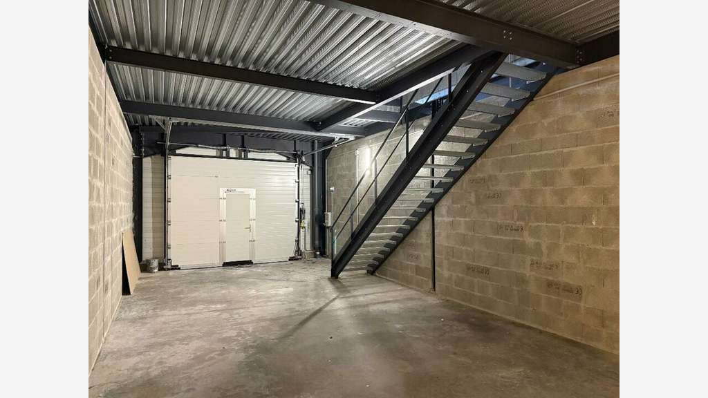 A louer dépôt atelier 172m Bayonne ZI St-Etienne