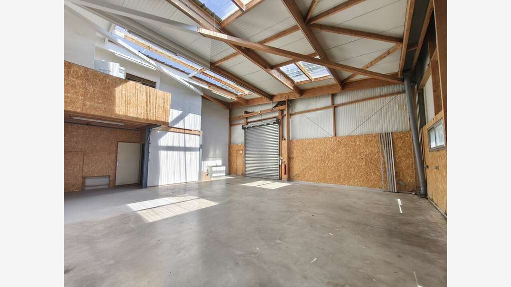 Local activité 508m² divisible à louer Bassussarry