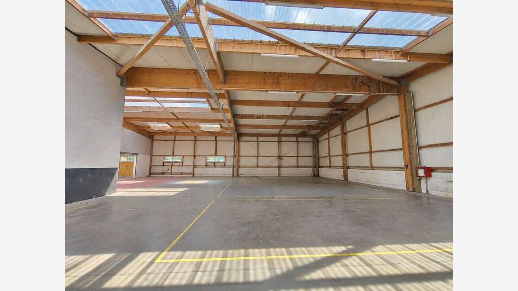 Local activité 508m² divisible à louer Bassussarry