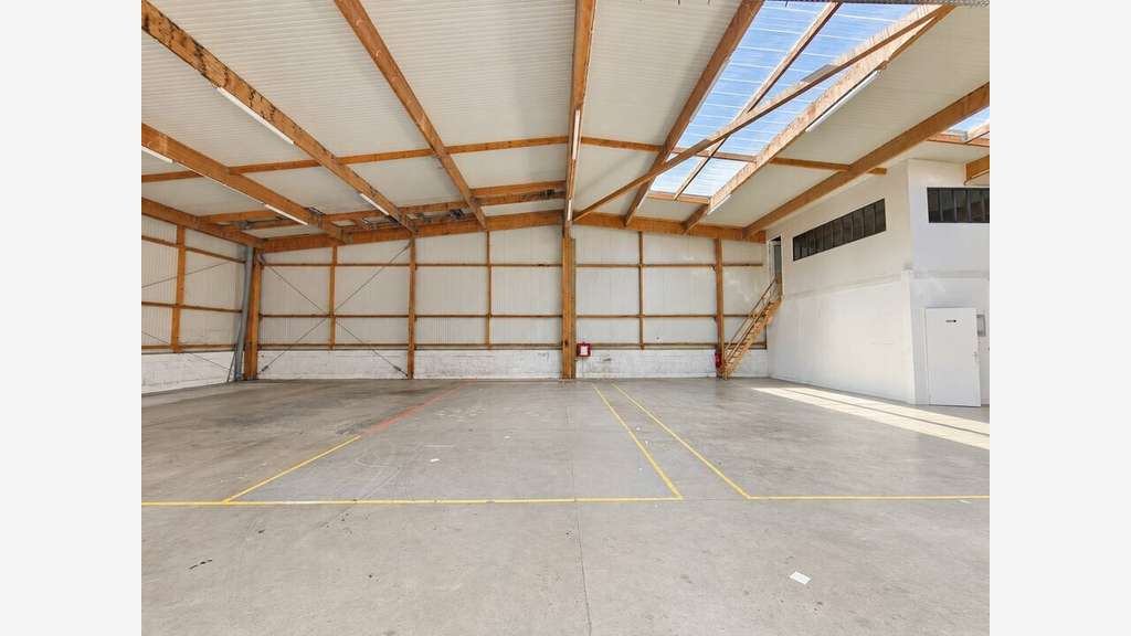 Local activité 508m² divisible à louer Bassussarry