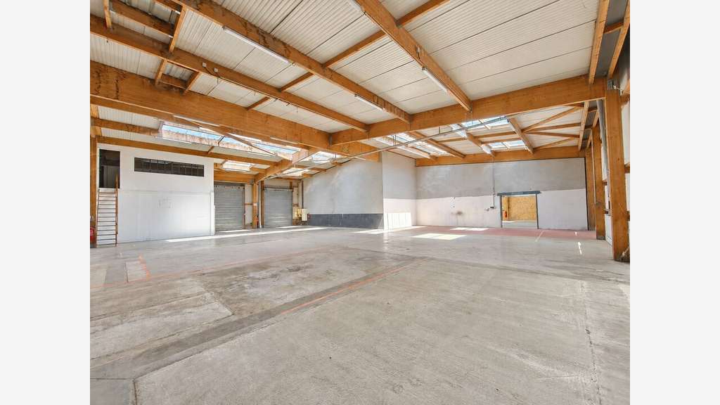 Local activité 508m² divisible à louer Bassussarry