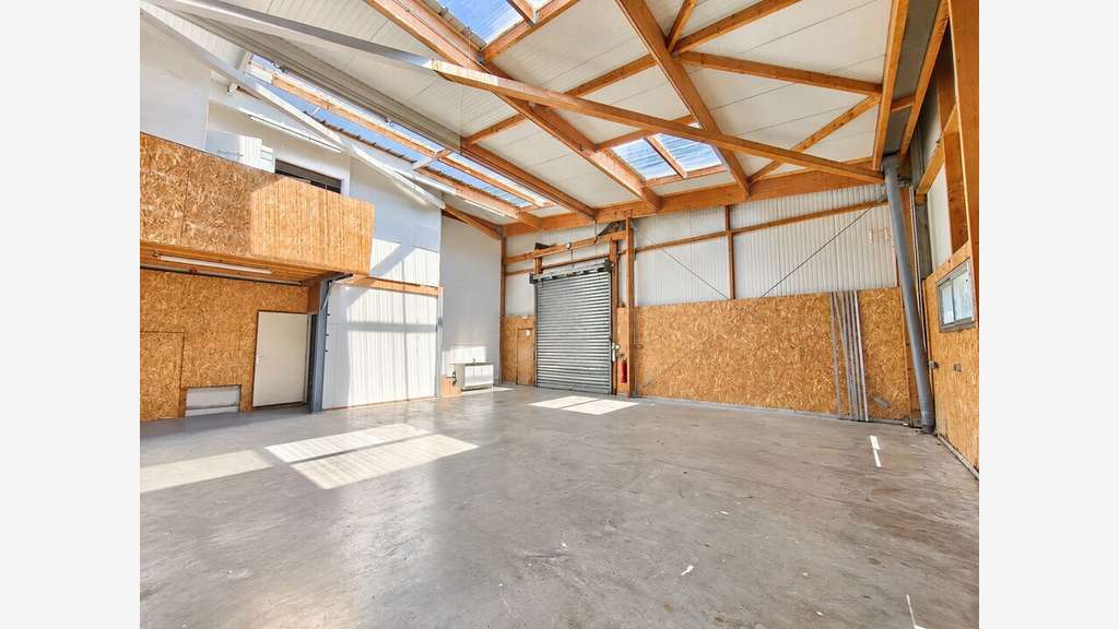 Local activité 508m² divisible à louer Bassussarry