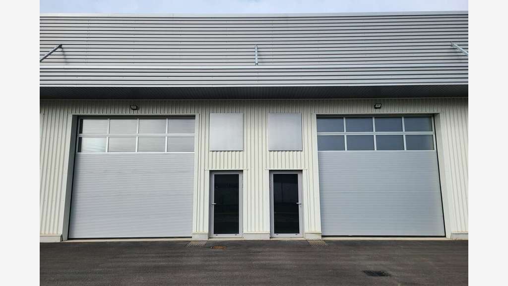 Local d'activité neuf 214m² à louer à Bayonne